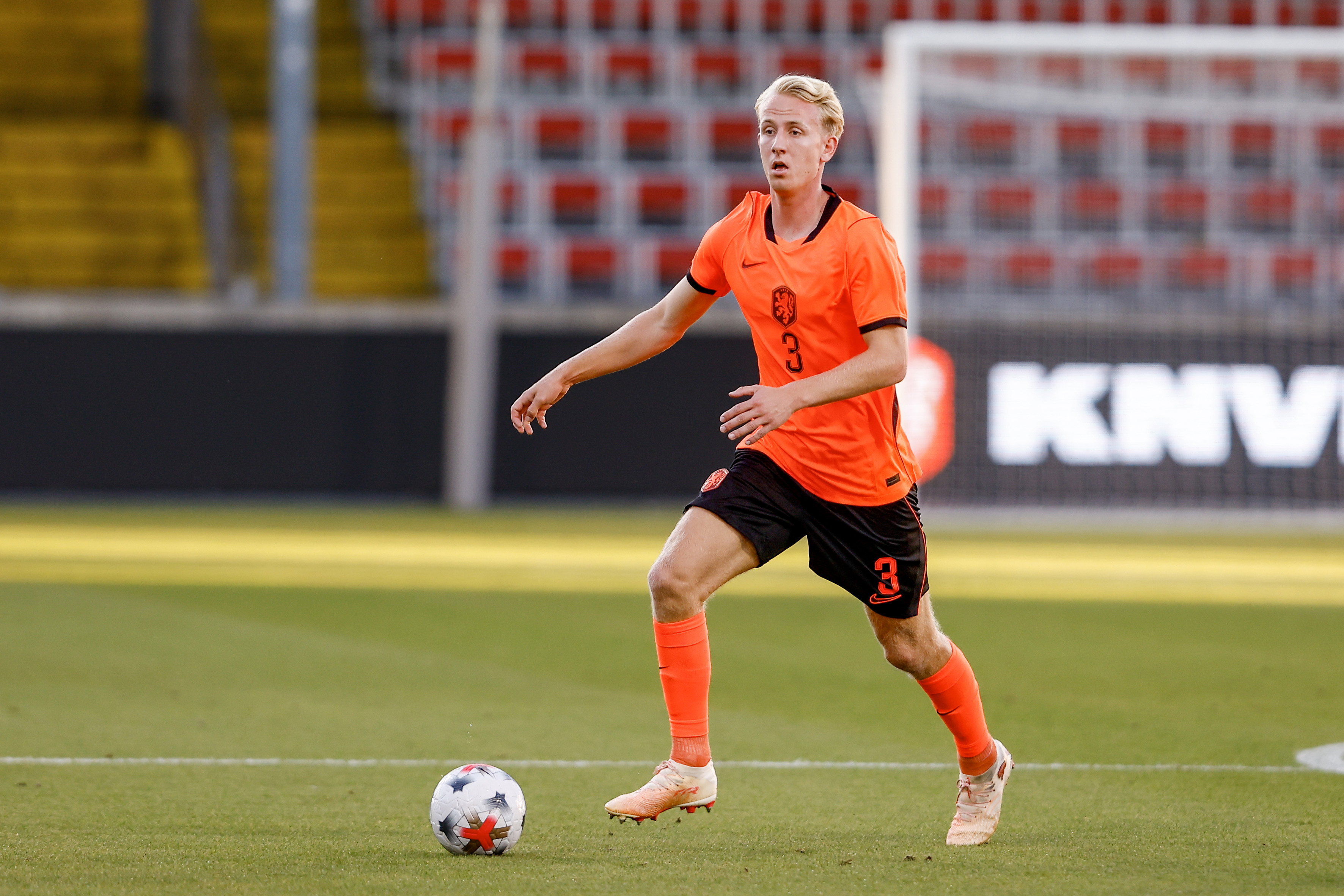 Blokzijl en Jong Oranje winnen niet; Thom van Bergen niet in actie