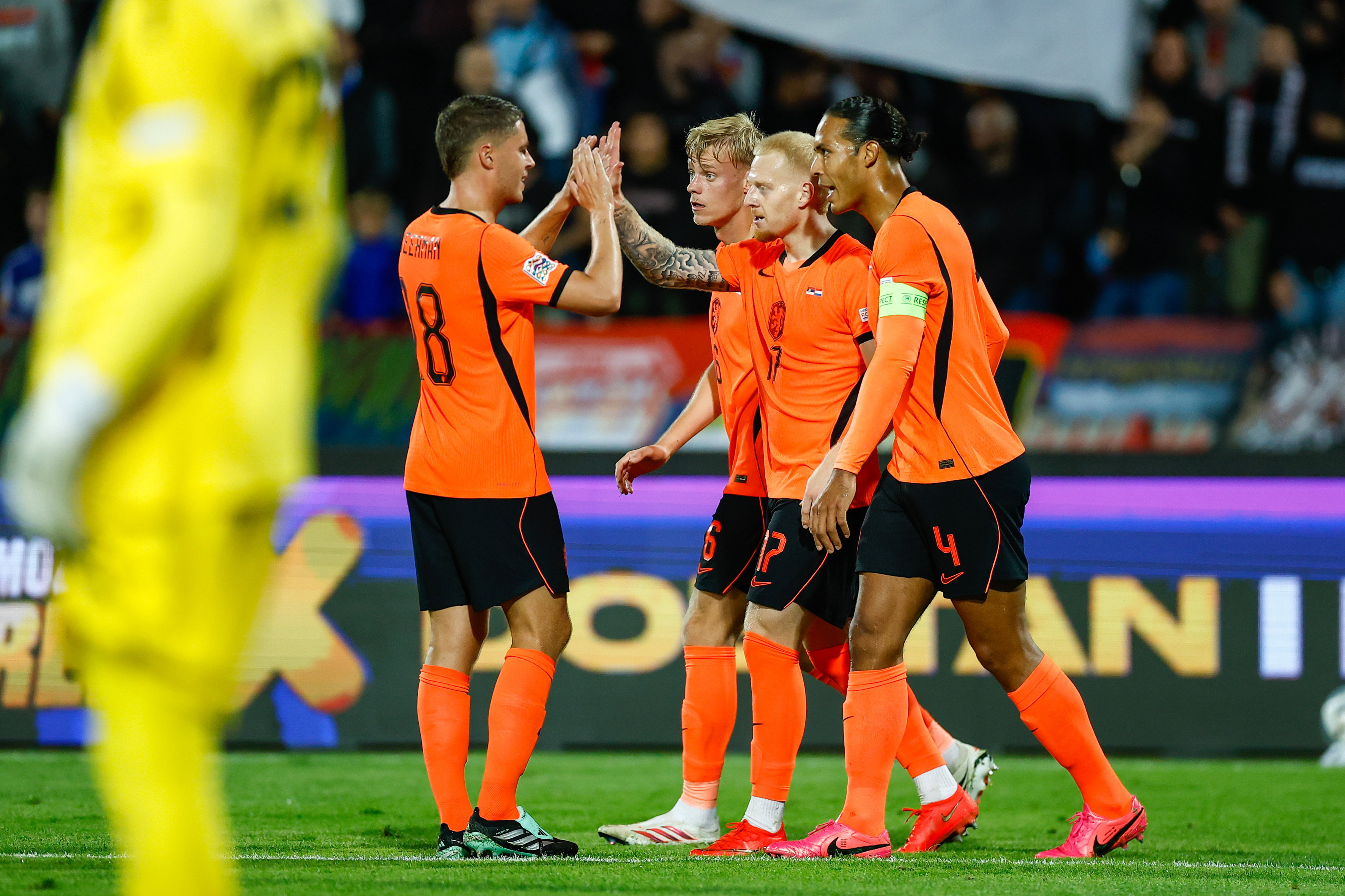 Nederland verslaat stug Servië, Joey Veerman evenaart Sneijder