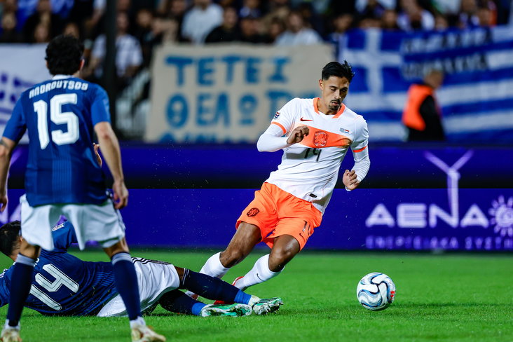 Tijani Reijnders aan de bal