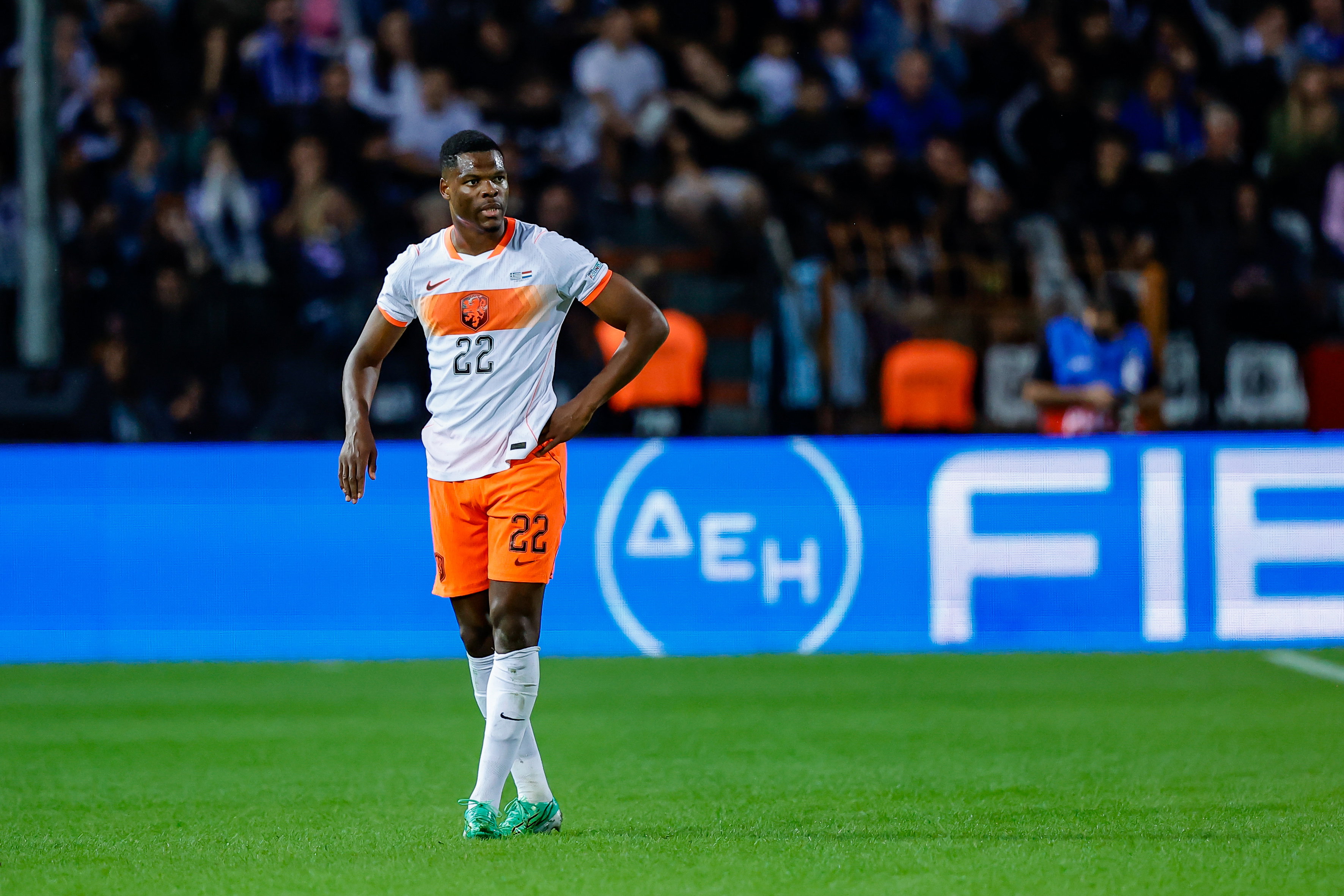 Dumfries en Joey Veerman ontsnappen met Oranje dankzij late goal