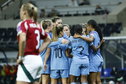 De OranjeLeeuwinnen juichen na een goal tegen Hongarije