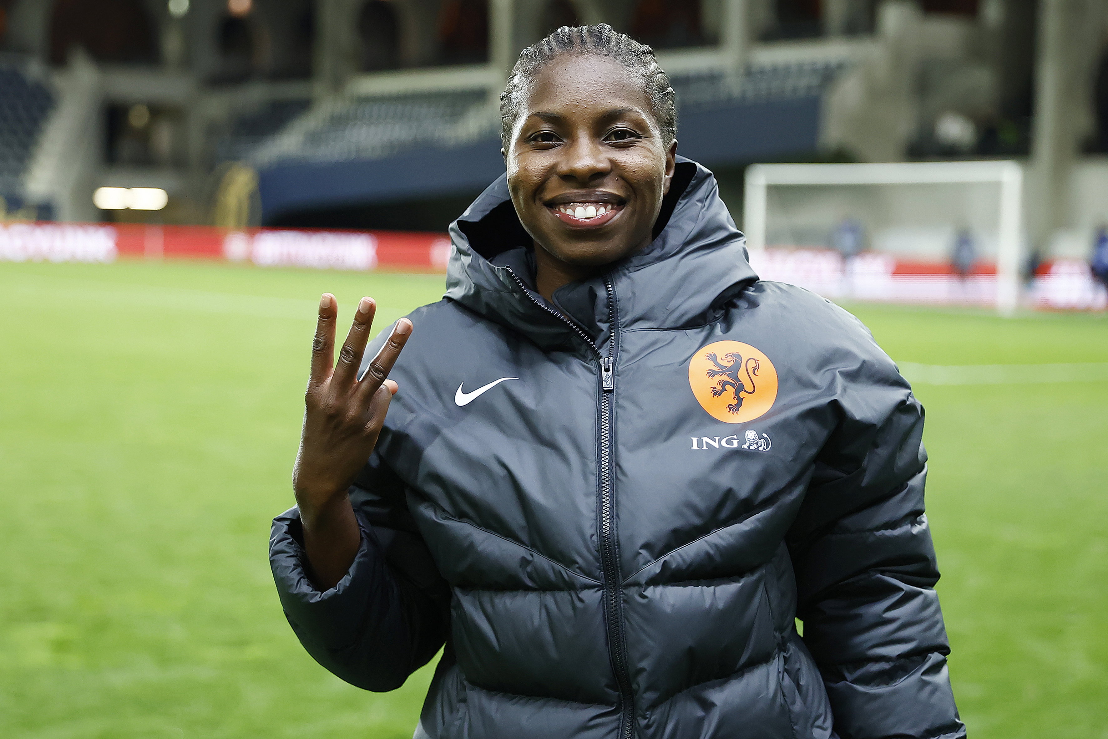 Lineth Beerensteyn scoorde driemaal voor de OranjeLeeuwinnen tegen Hongarije