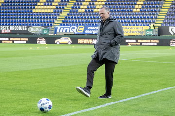 John van den Brom in het Fortuna Sittard Stadion