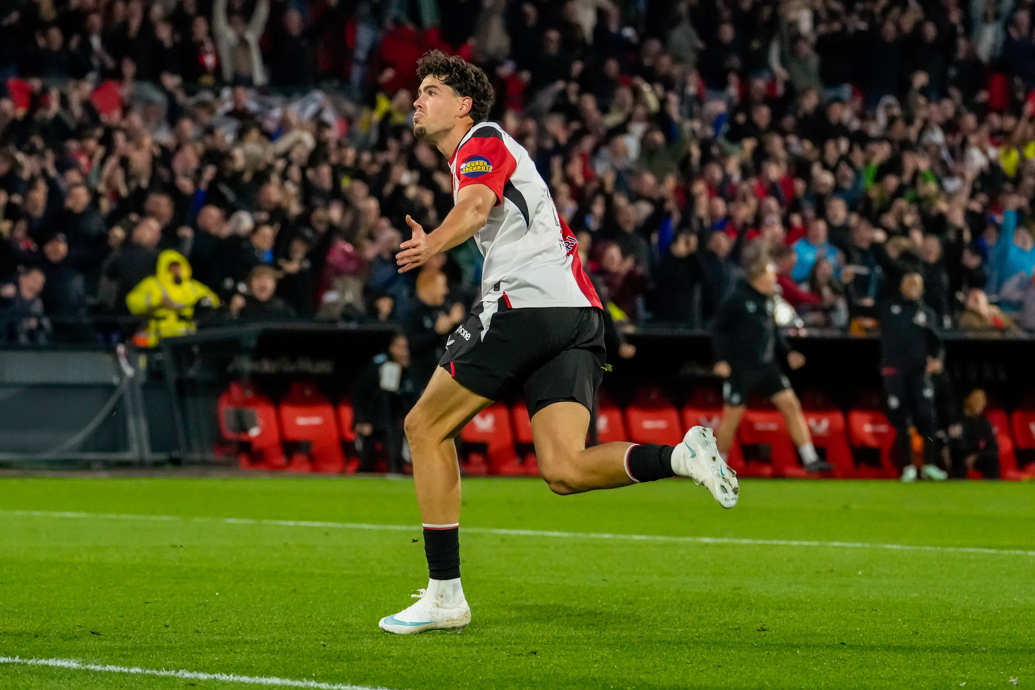 Nacho Ferri viert een treffer namens Feyenoord