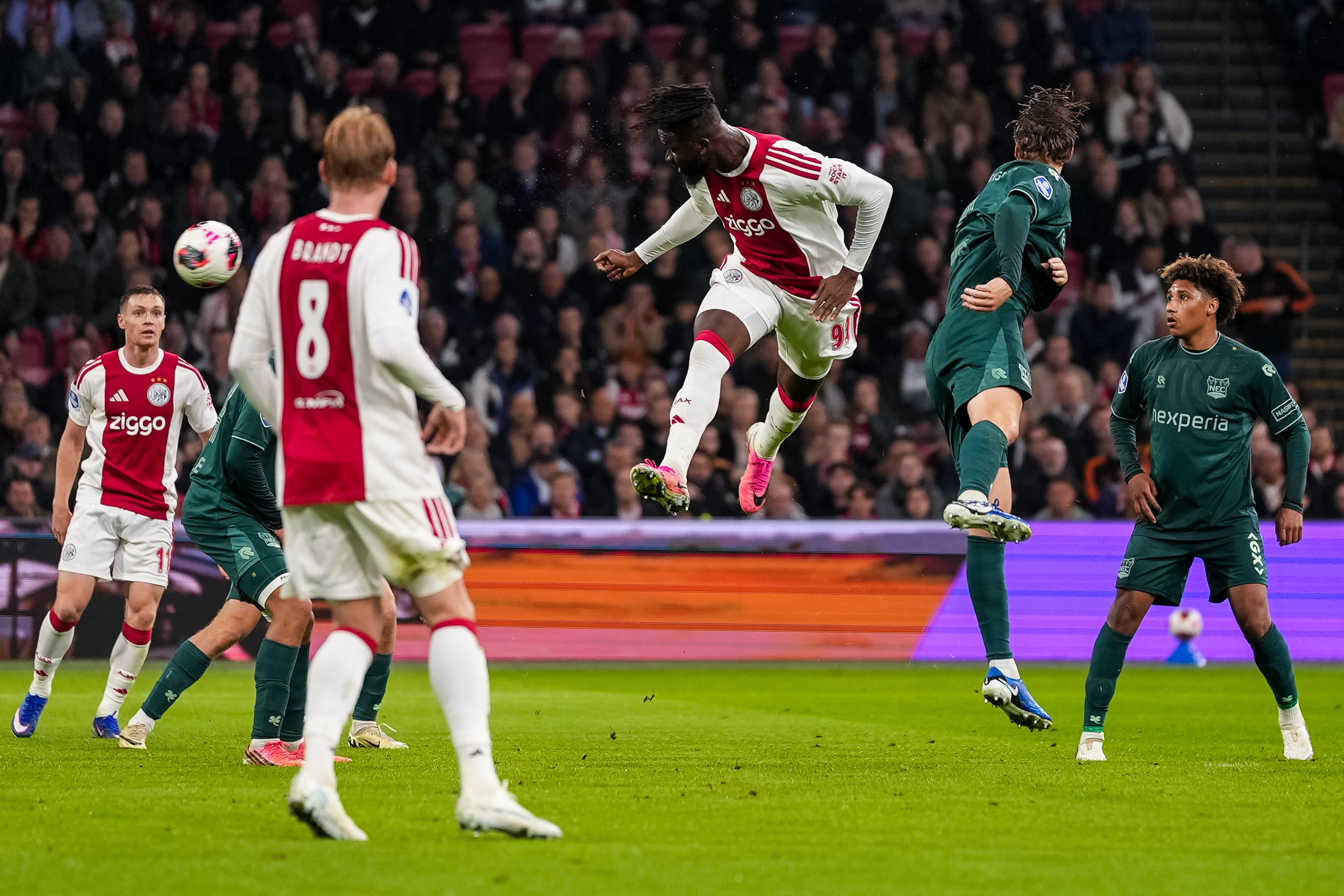 Tolu kopt raak tegen NEC