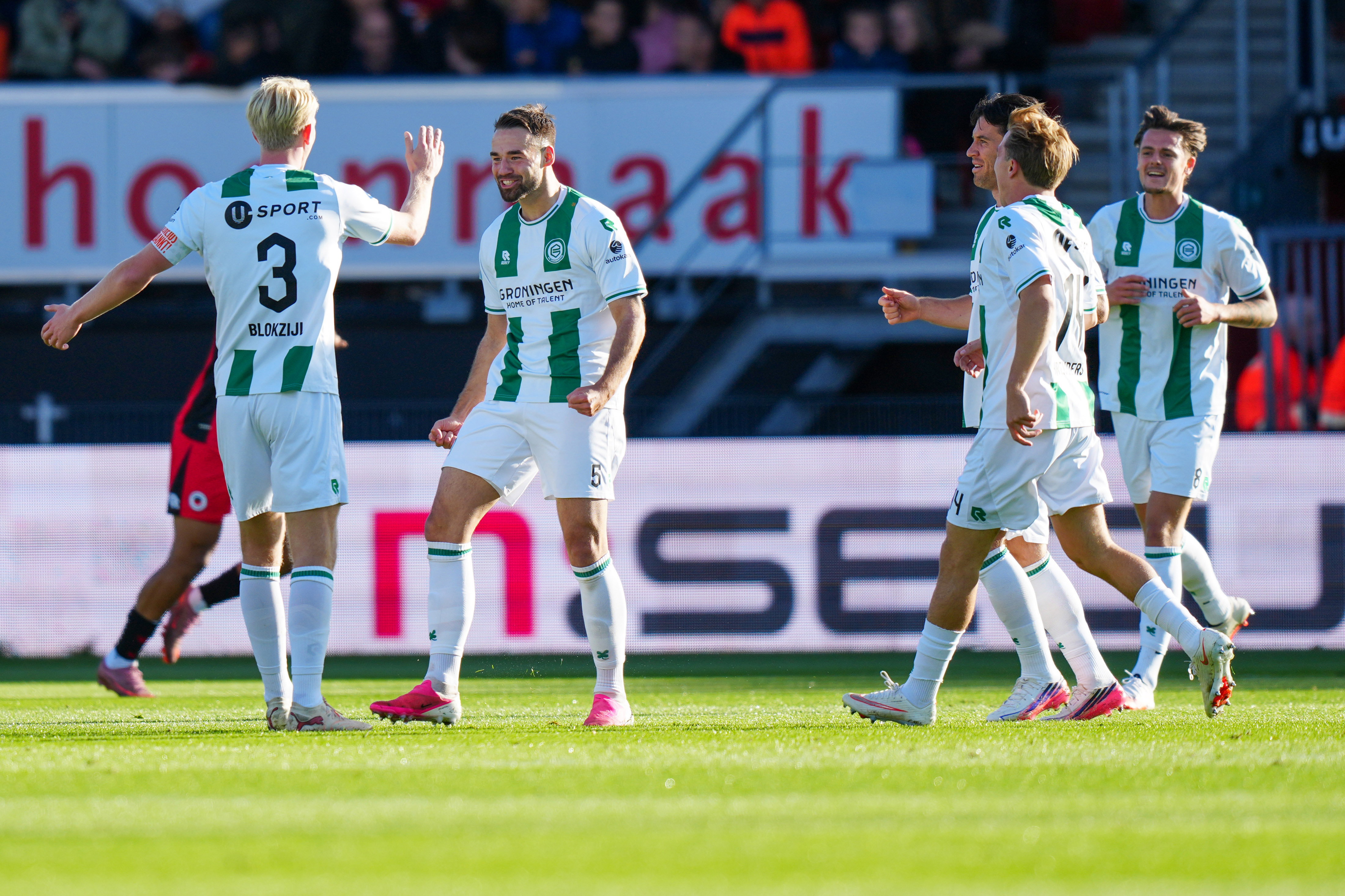 Marco Rente juicht na zijn goal