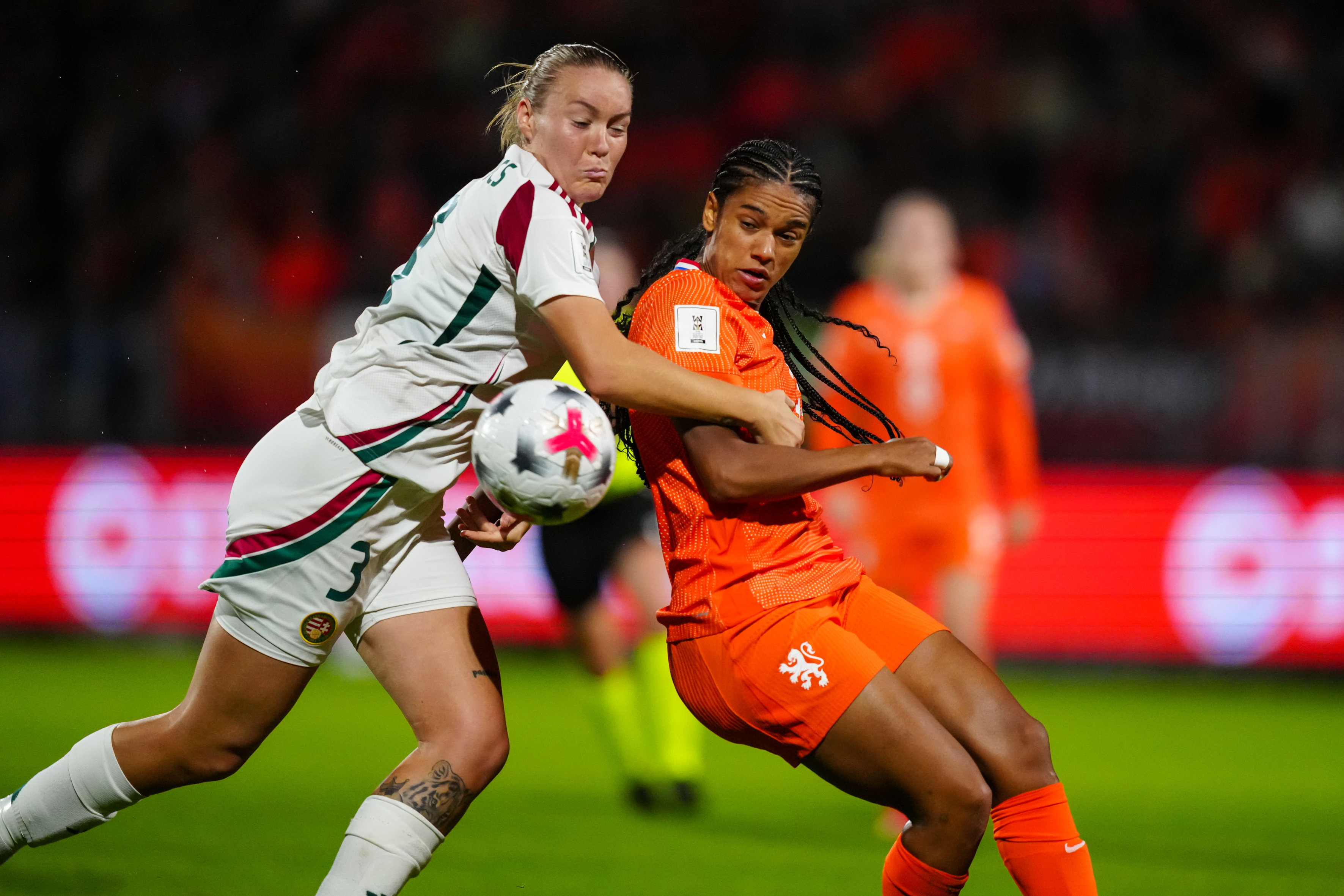 Esmee Brugts in duel met Laura Palakovics