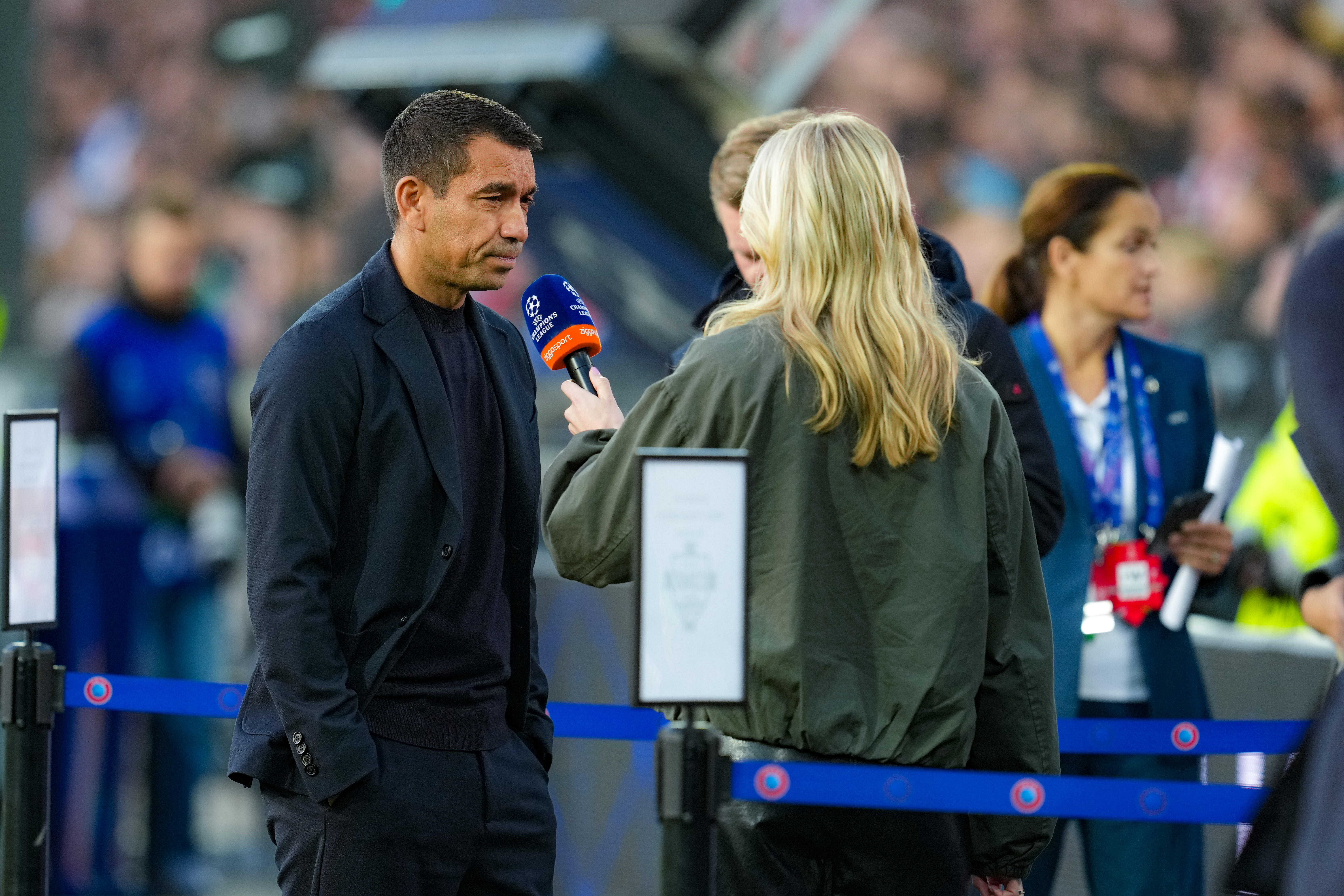 Giovanni van Bronckhorst voor de camera
