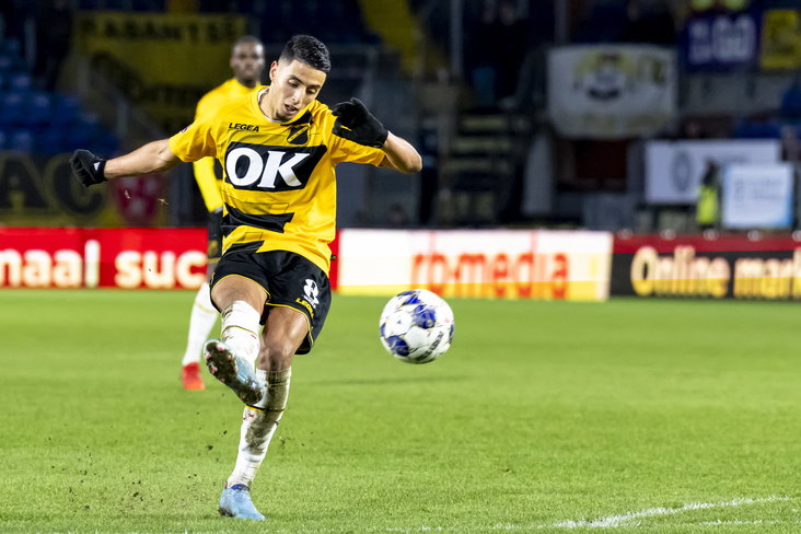 Naoufal Bannis in het shirt van NAC Breda