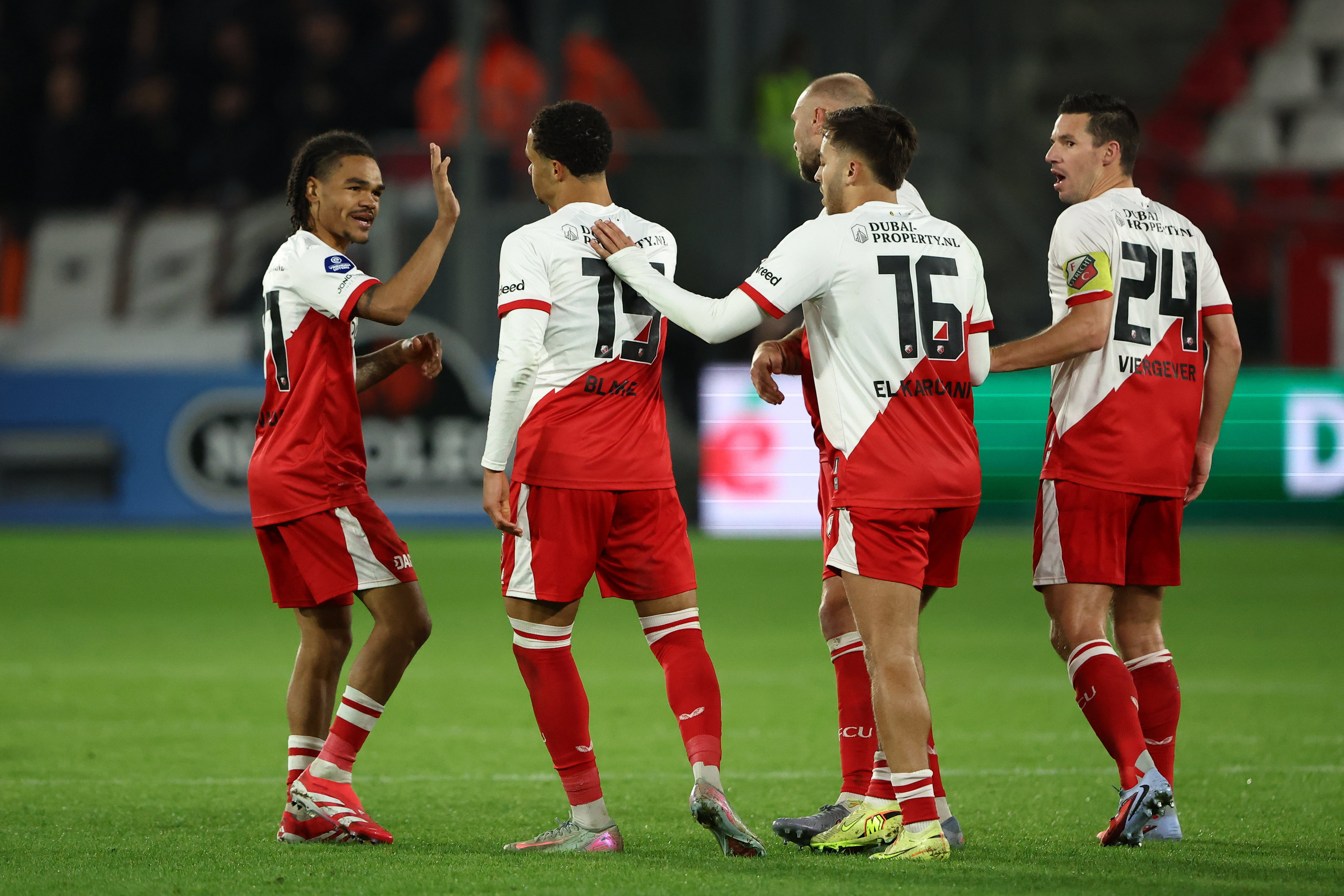 Nick Viergever en teamgenoten vieren een goal