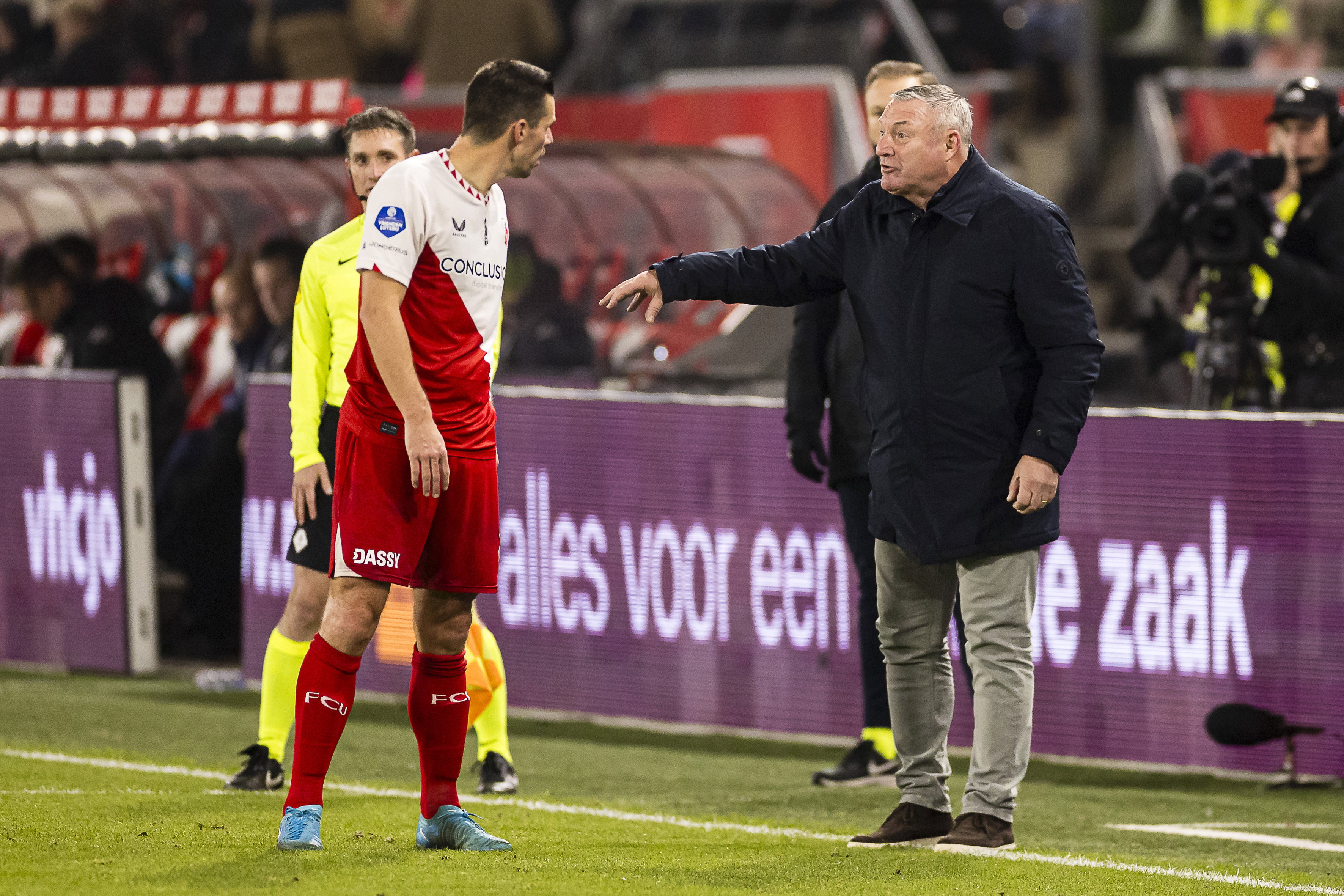 Nick Viergever in discussie met Ron Jans