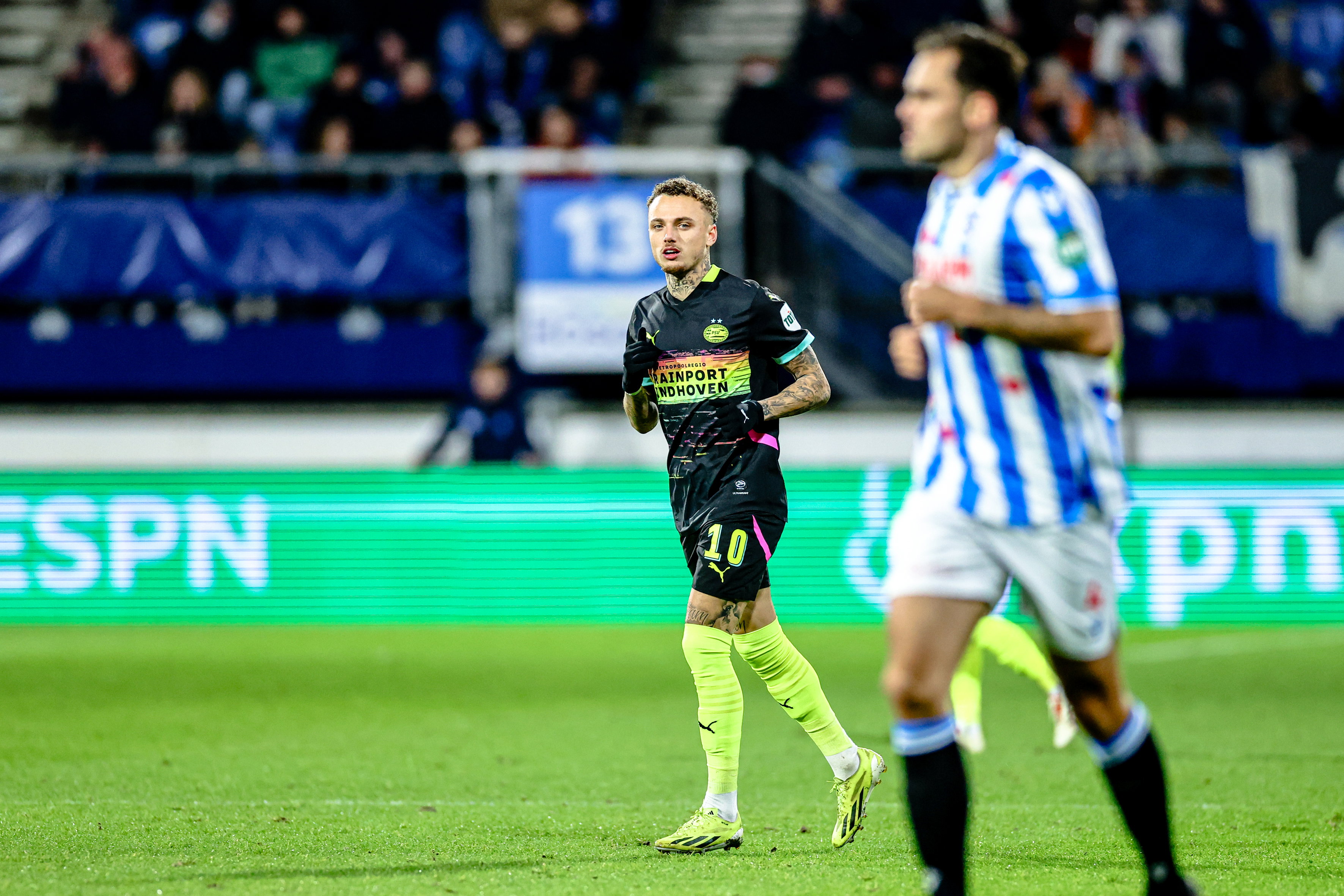 Noa Lang in het Abe Lenstra stadion