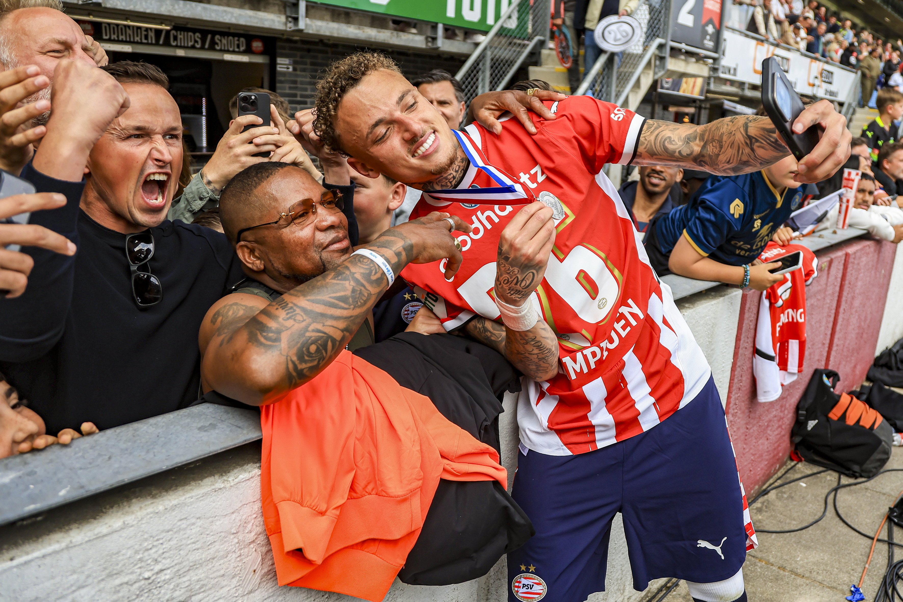 Noa Lang viert de titel