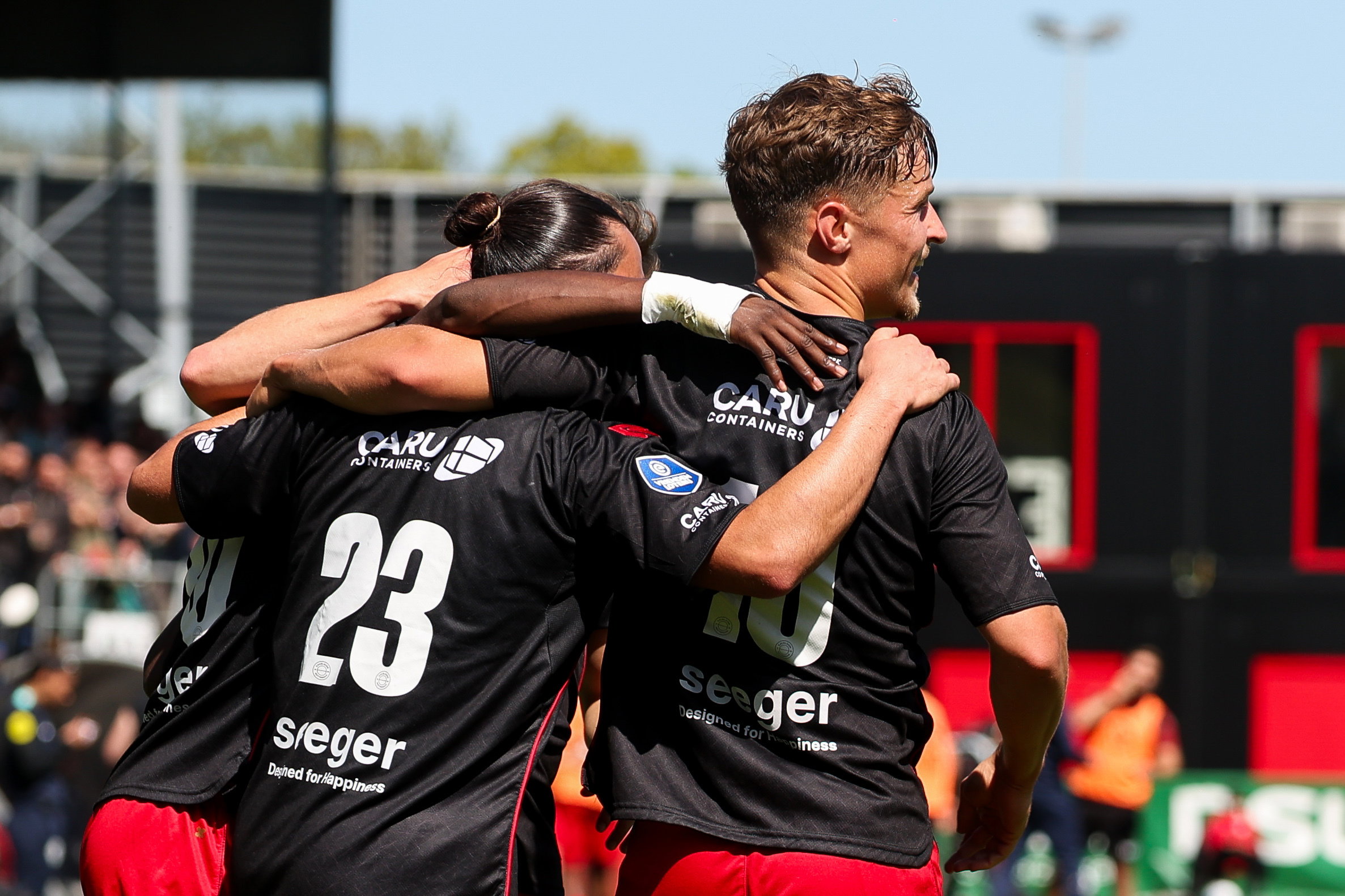 Noah Naujoks na een goal