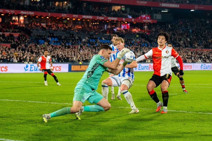 Nordin Bakker stopt een voorzet