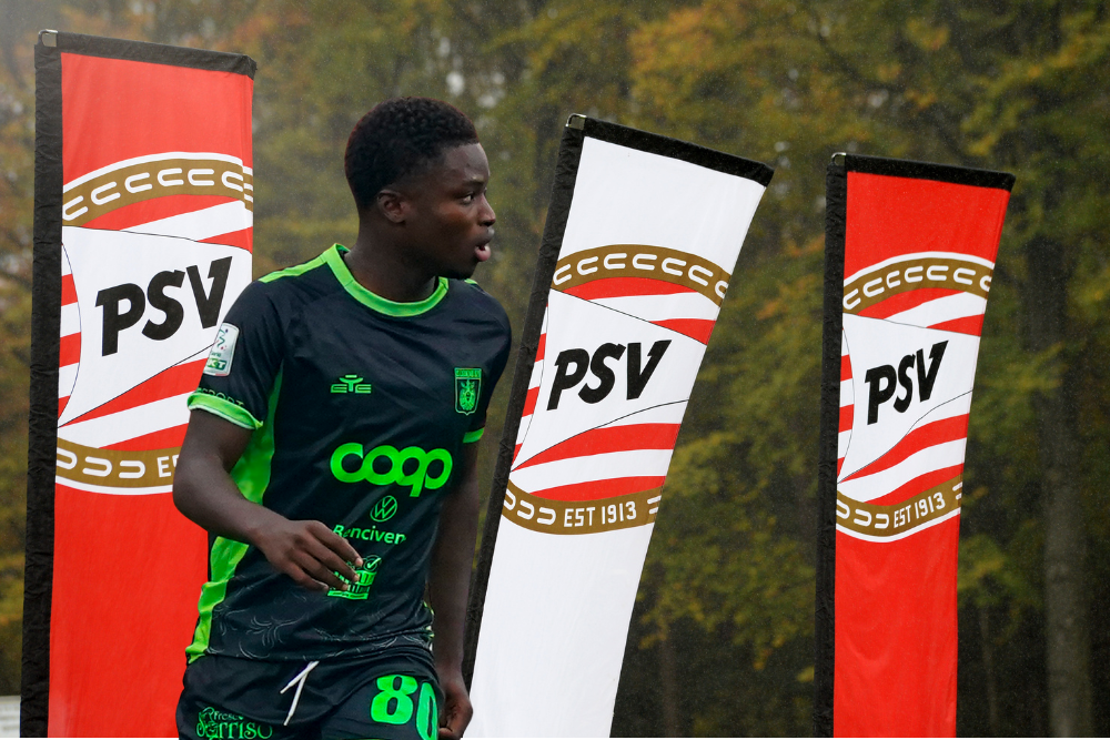 Alphadjo Cissè voor vlaggen van PSV