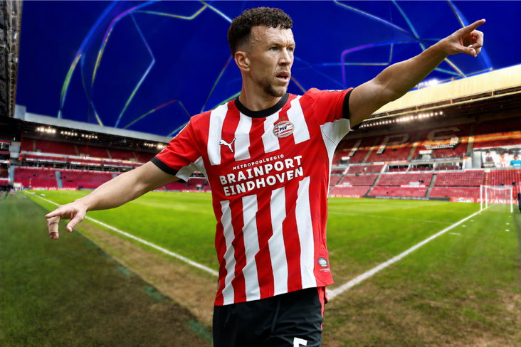 Ivan Perisic met achter zich het Philips Stadion en het logo van de Champions League