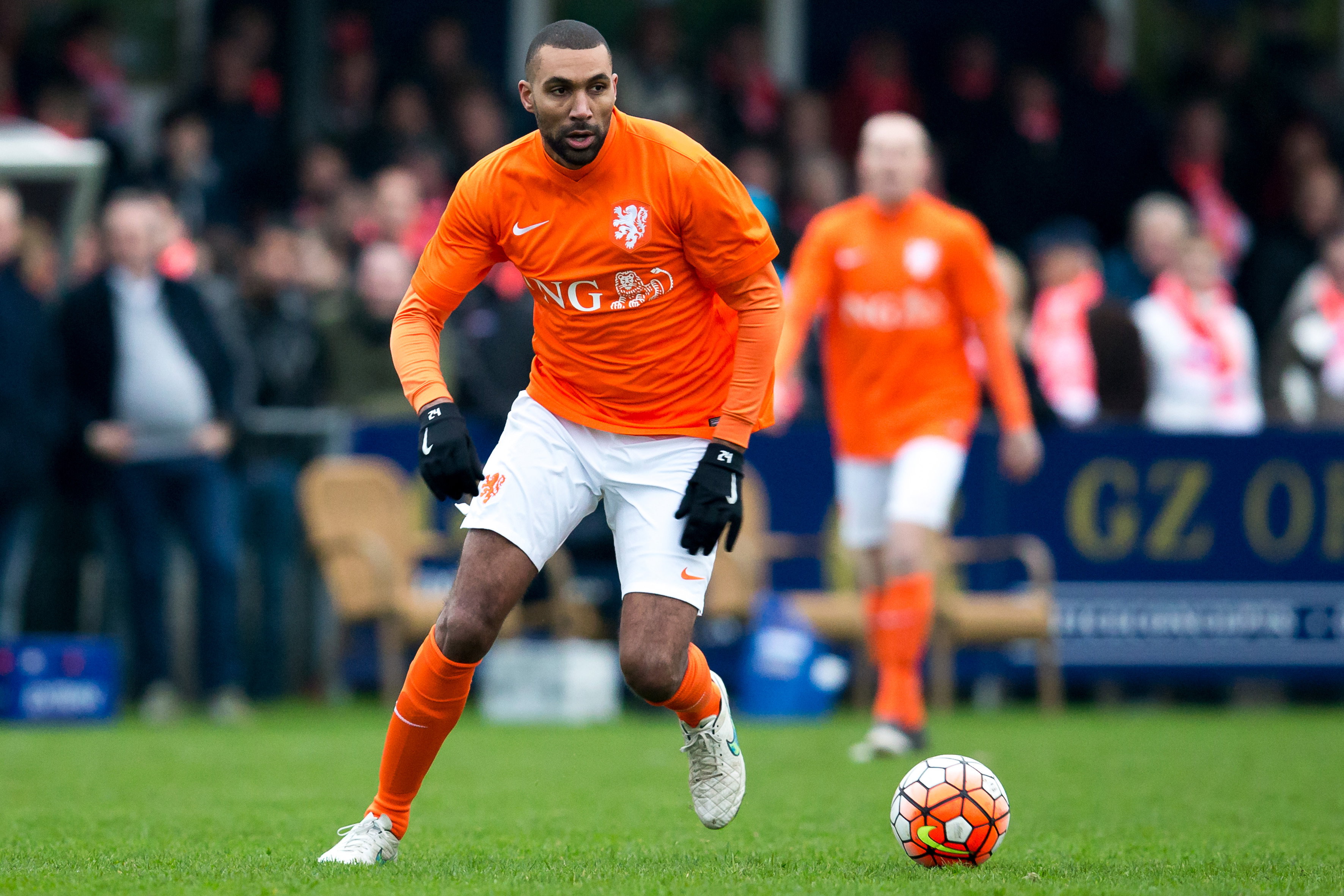 Orlando Engelaar in actie bij de oud-internationals