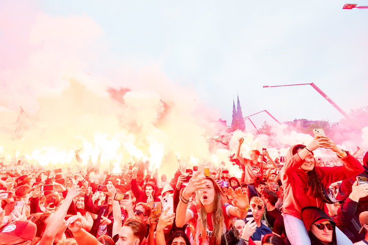 PSV-fans vieren de titel op het Stadhuisplein