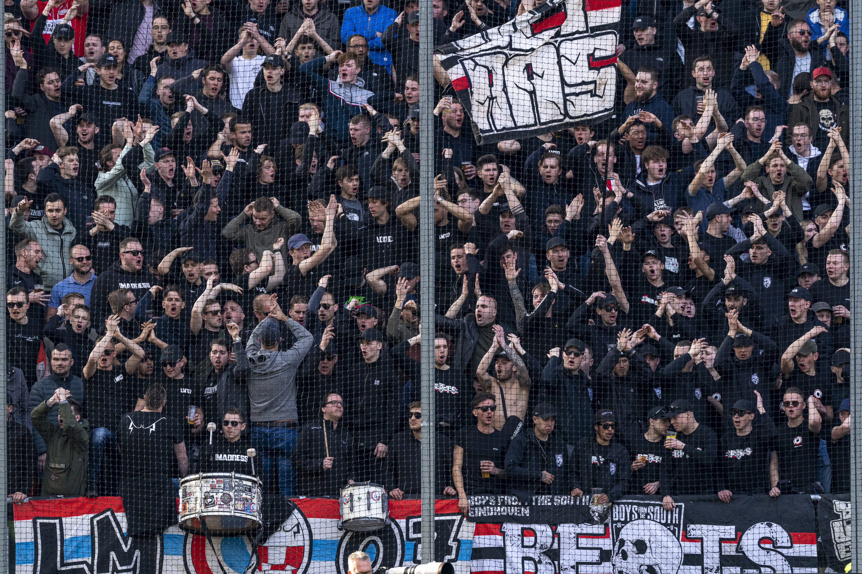 PSV-fans in het uitvak bij FC Utrecht