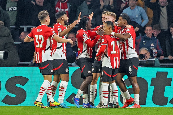 PSV viert de goal van Jerdy Schouten