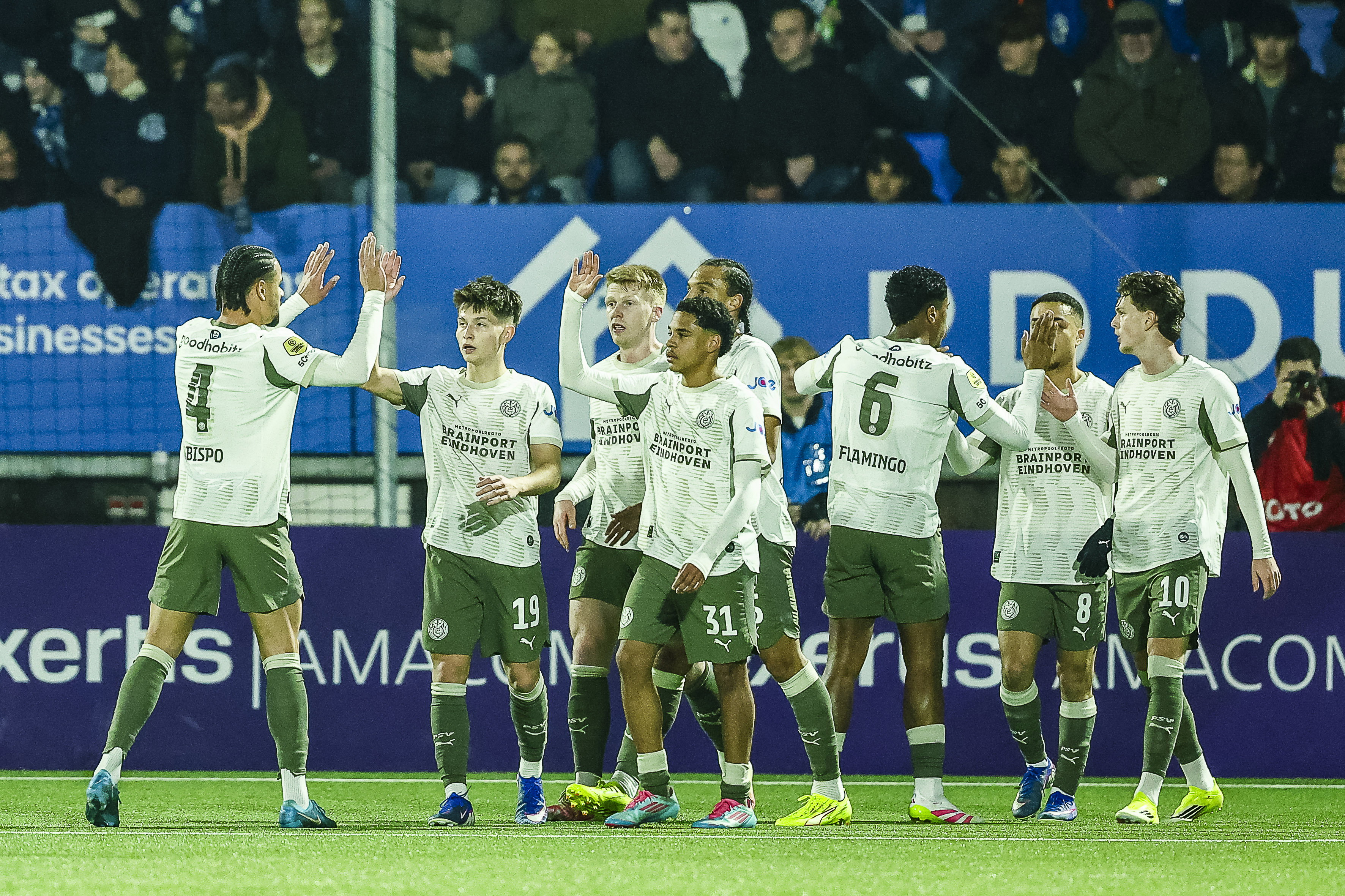 PSV viert een goal tegen FC Den Bosch