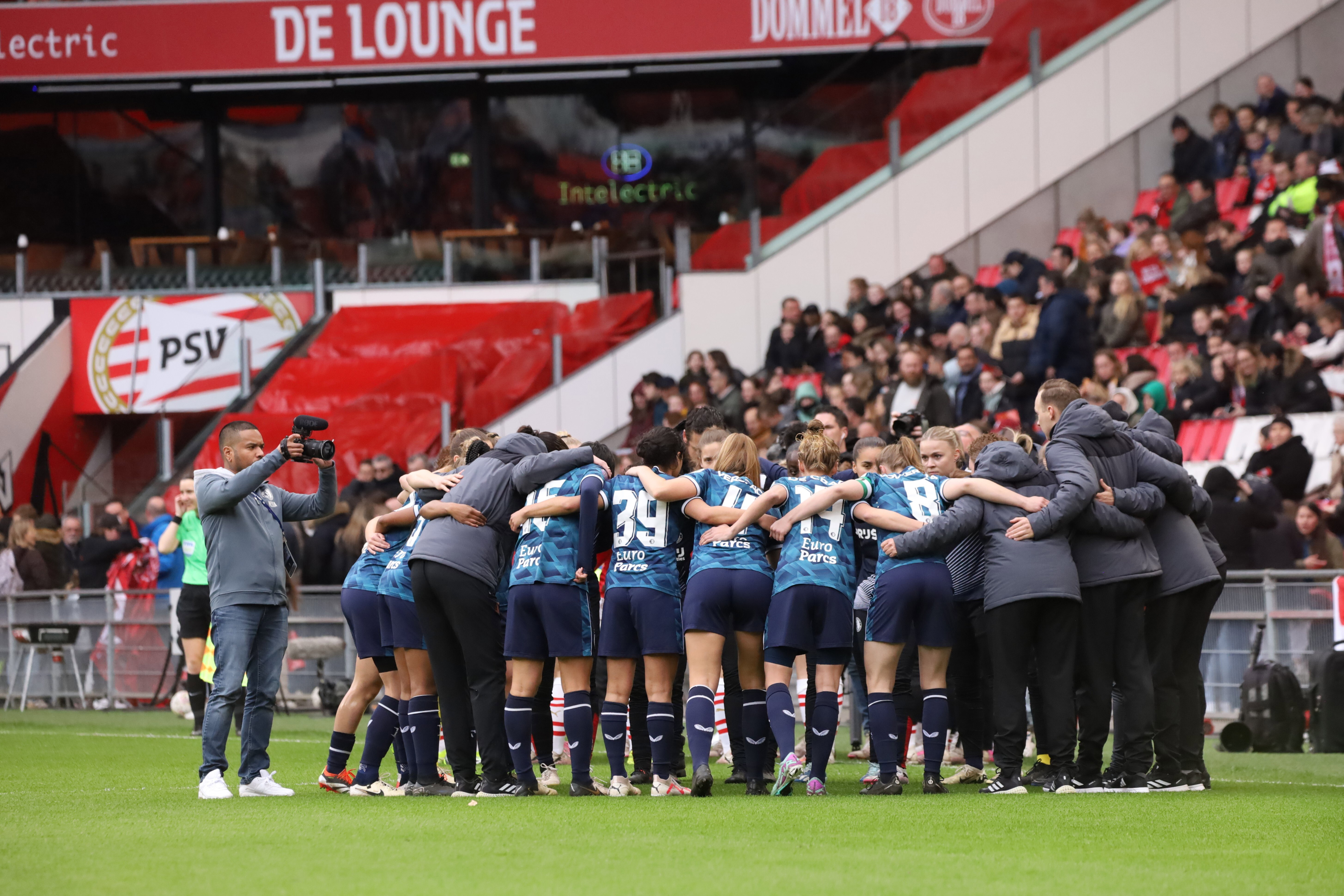 De speelsters van Feyenoord in het Philips Stadion