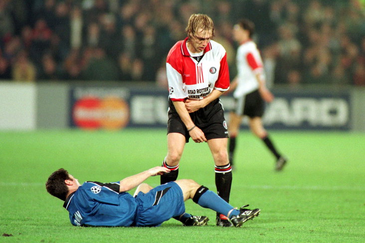 Paul Bosvelt na de schop die hij uitdeelde aan Denis Irwin