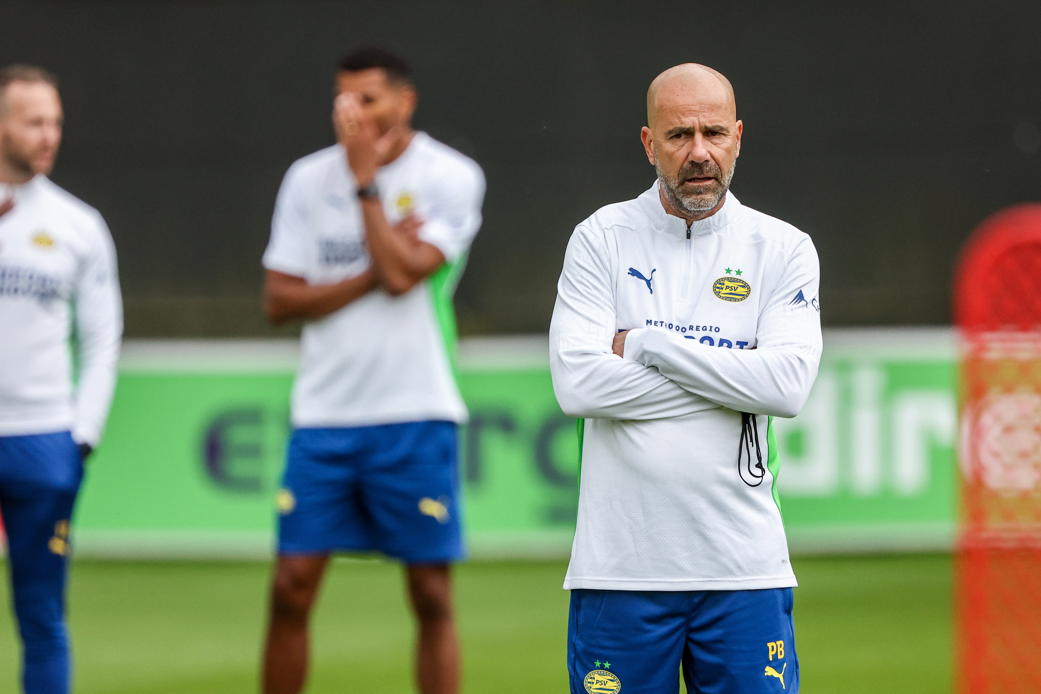 Peter Bosz leidt de training van PSV