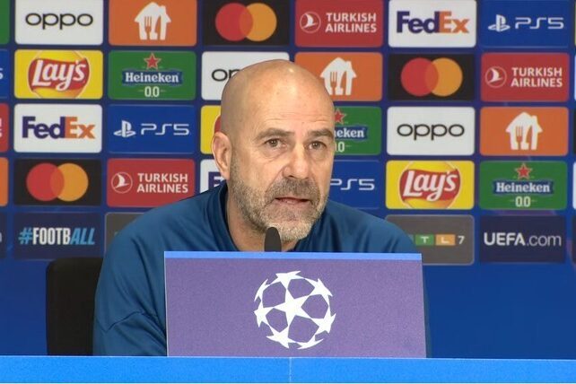 Peter Bosz op de persconferentie van PSV