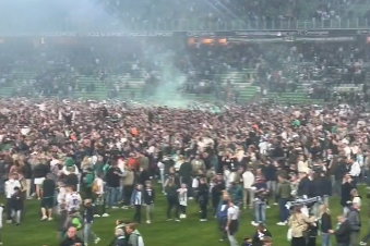 Pitch invasion bij FC Groningen