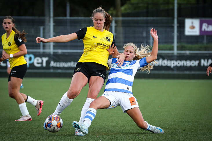Een duel tussen De Graafschap en NAC Breda