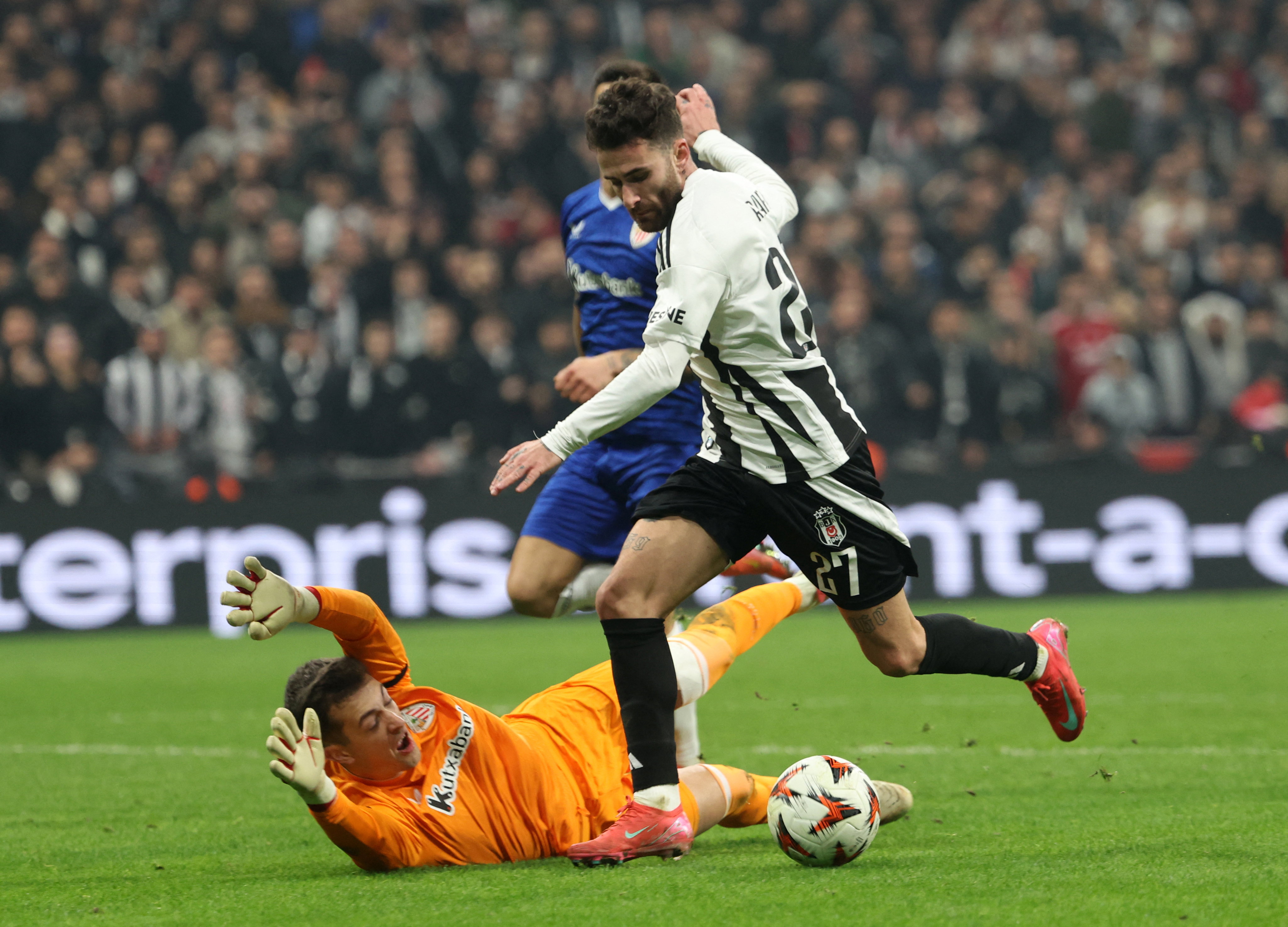 Rafa Silva aan de bal