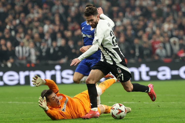 Rafa Silva aan de bal