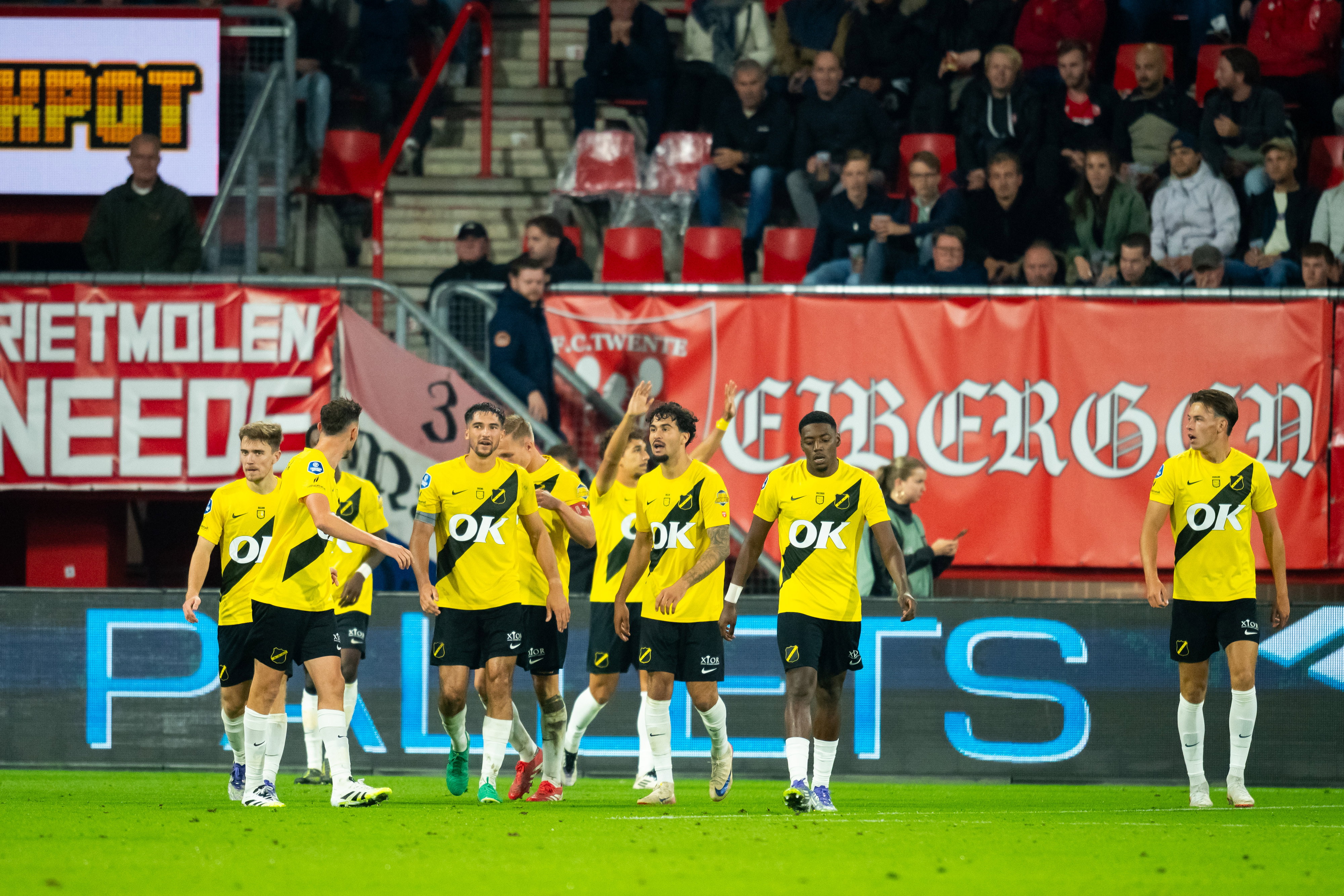 Raul Paula viert zijn eerste goal voor NAC Breda