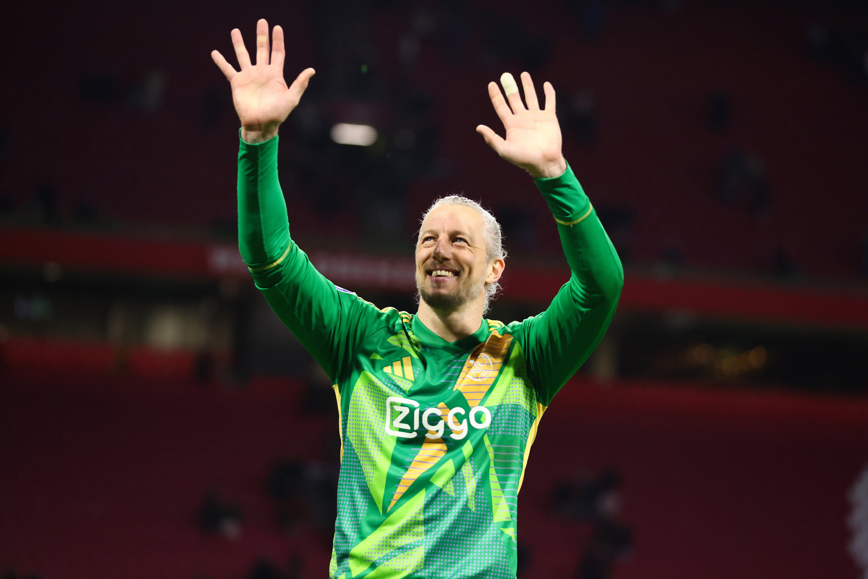 Remko Pasveer is man of the match