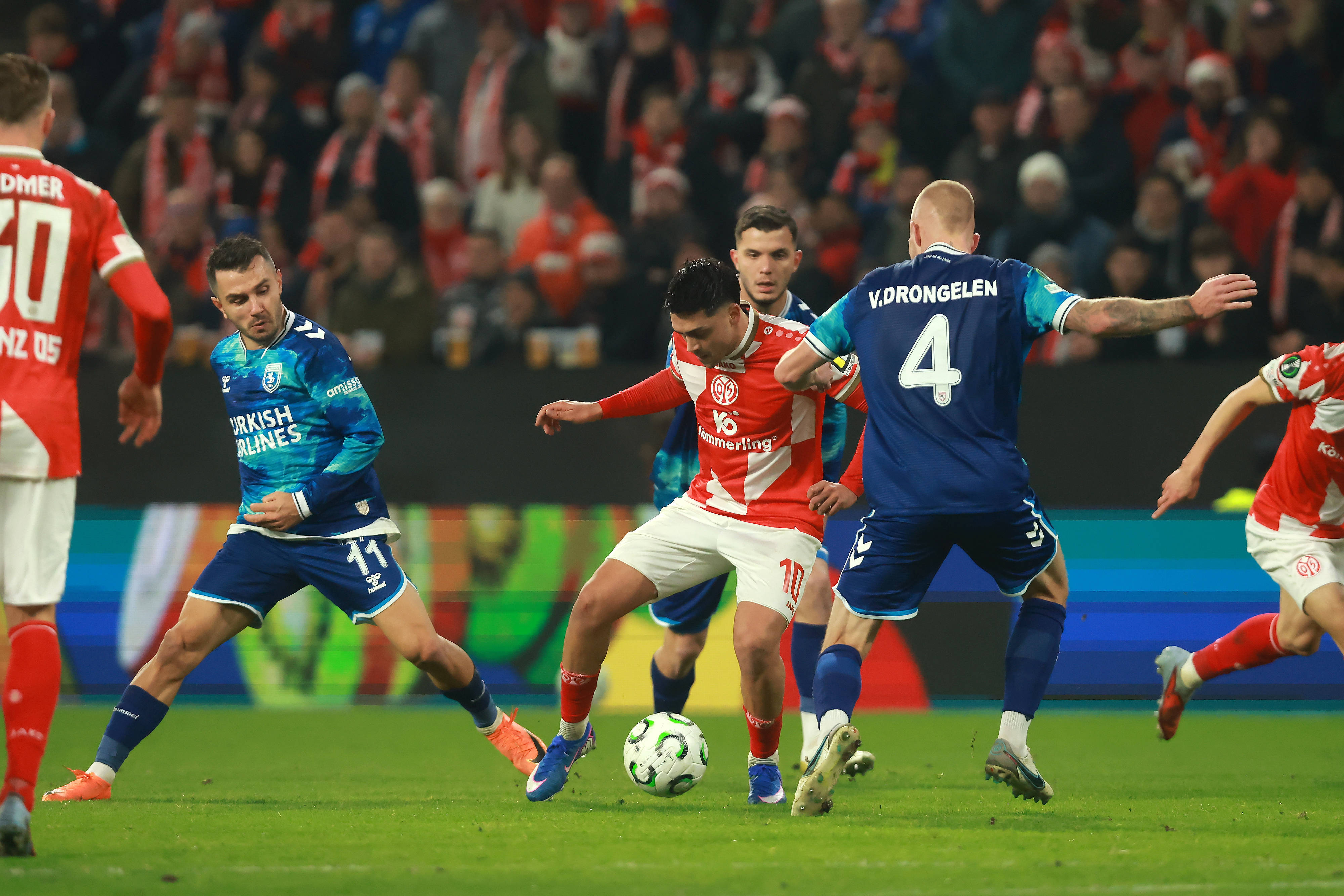 Rick van Drongelen in actie tegen Mainz 05
