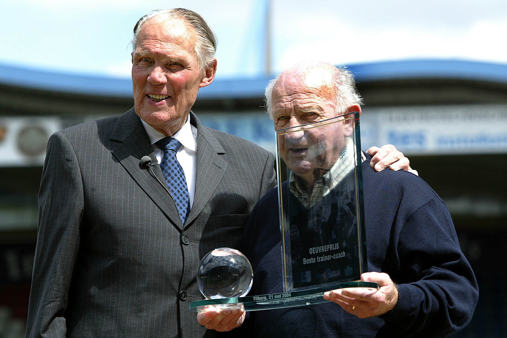 Rinus Michels en Kees Rijvers in 2004