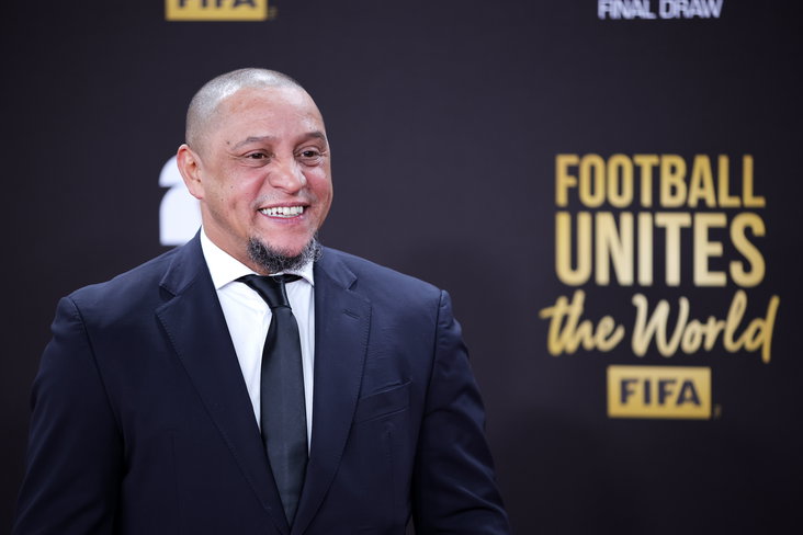 Roberto Carlos bij de loting van het WK