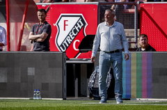 Ron Jans coacht tegen NAC Breda
