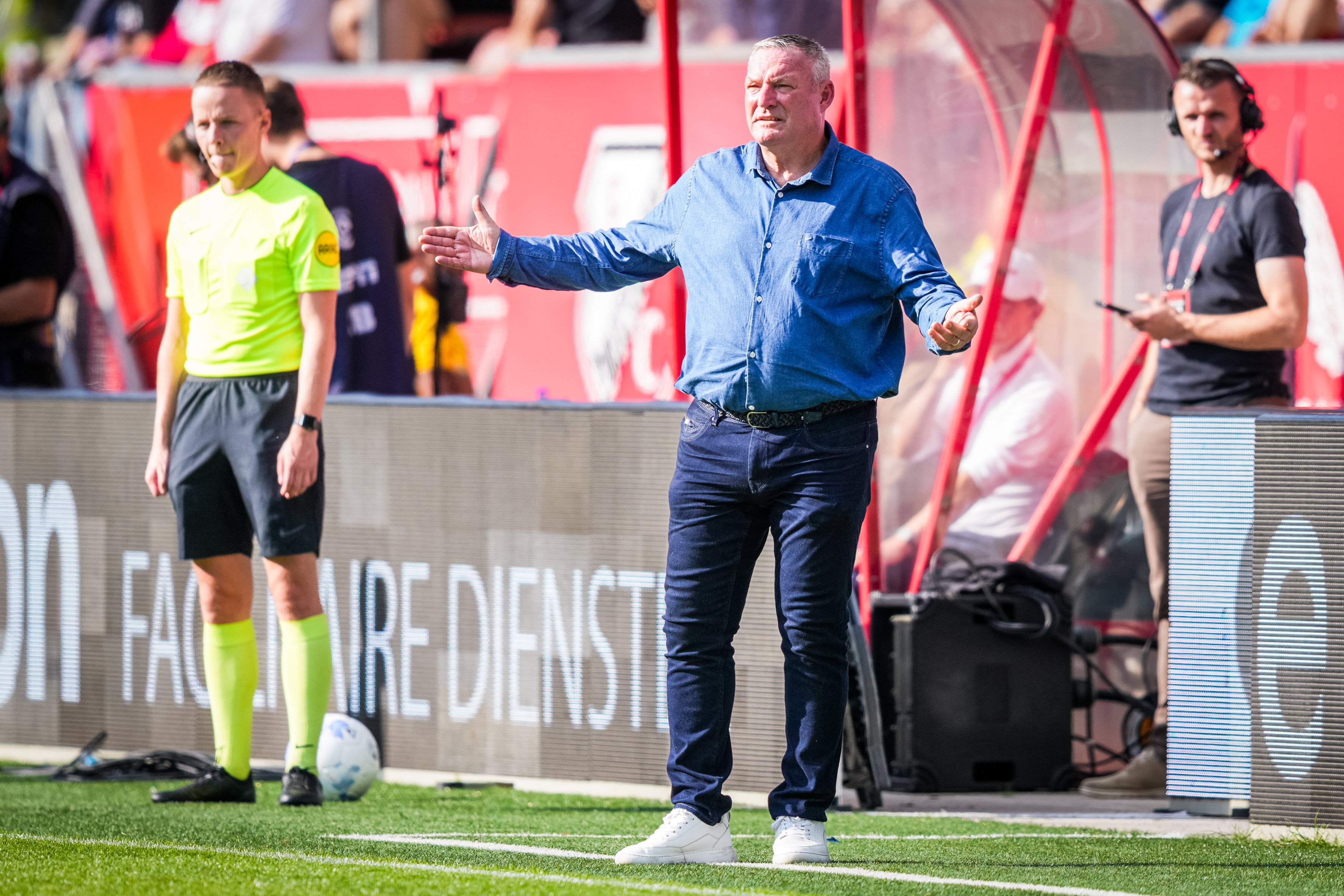 Ron Jans langs de kant in De Galgenwaard