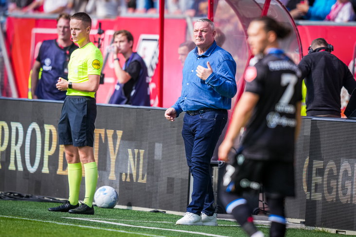Ron Jans langs de lijn
