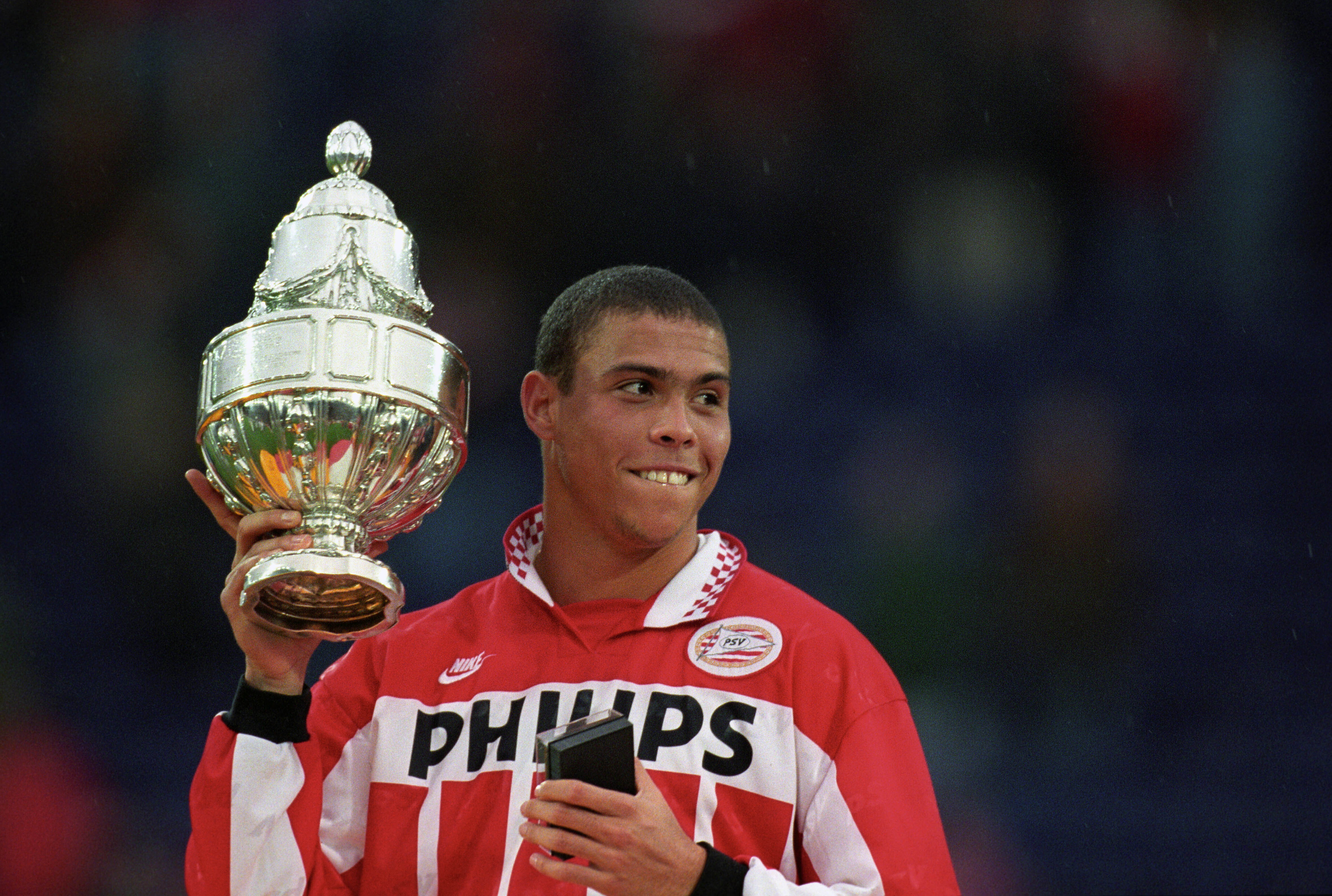Ronaldo Luís Nazário de Lima met de KNVB Beker