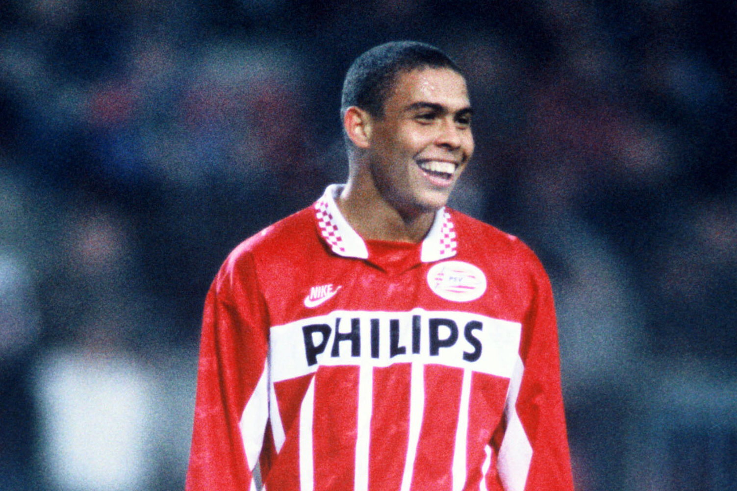 Ronaldo lachend in het shirt van PSV