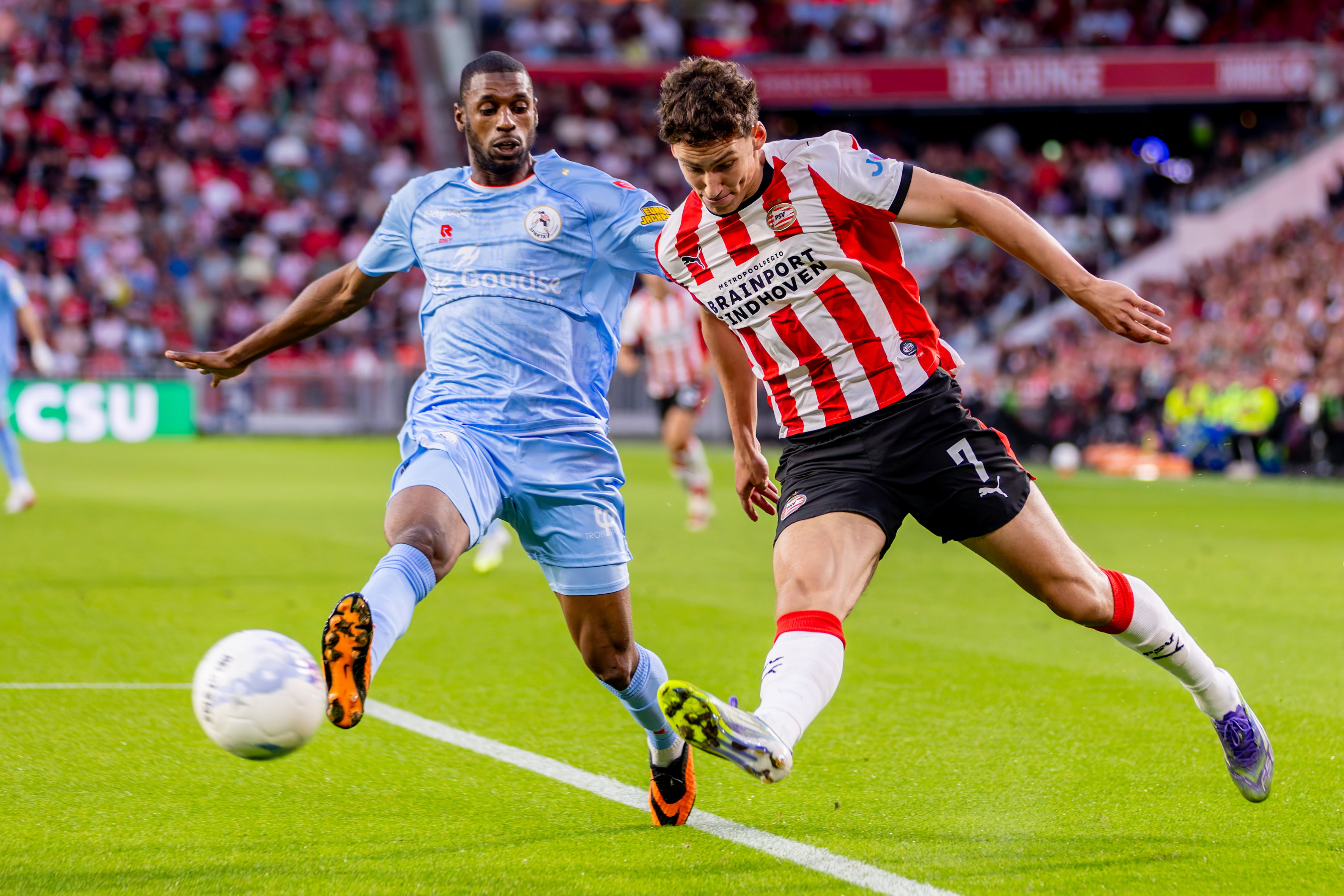 Ruben van Bommel met de bal