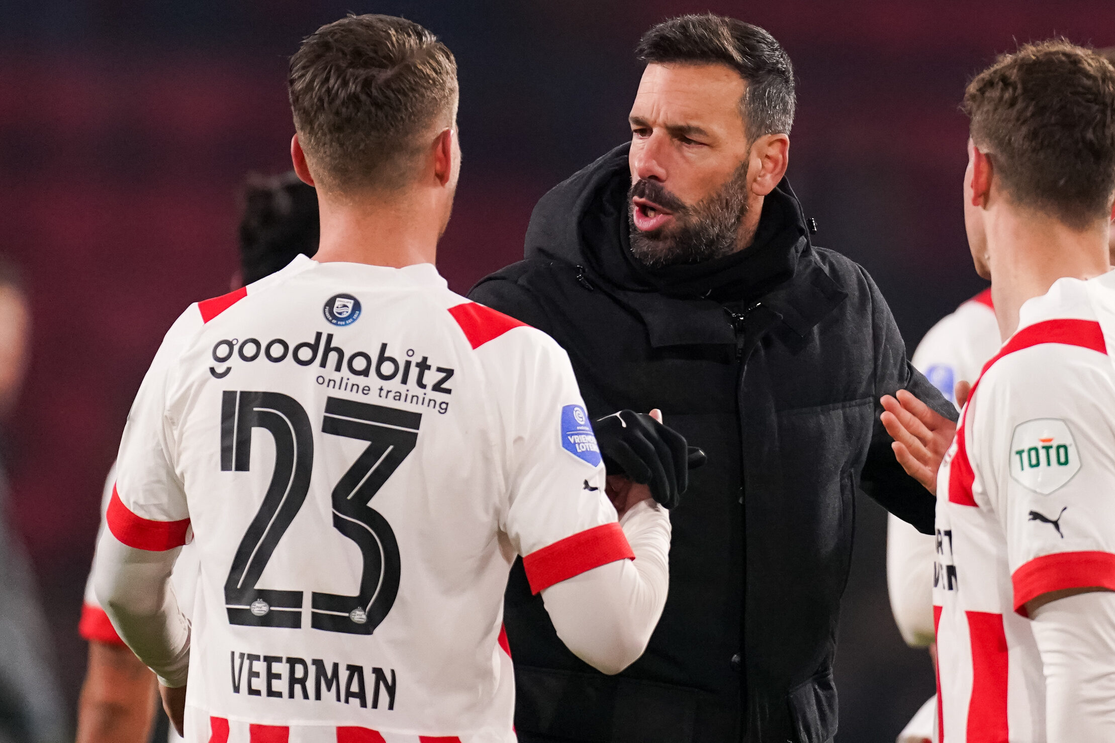 Ruud van Nistelrooij met Joey Veerman en Andre Ramalho