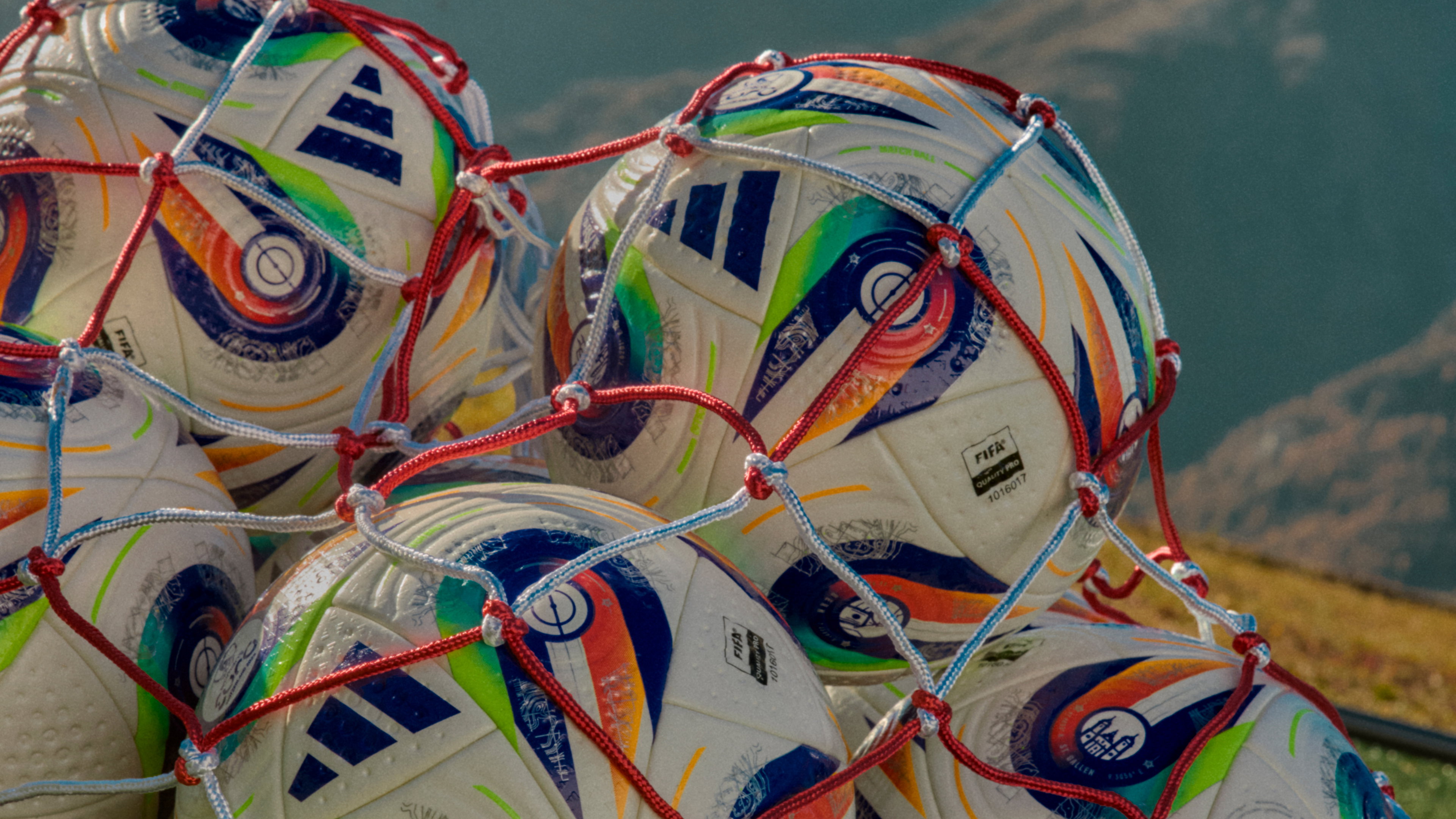 adidas presenteert KONEKTIS, de officiële wedstrijdbal van het EK 2025