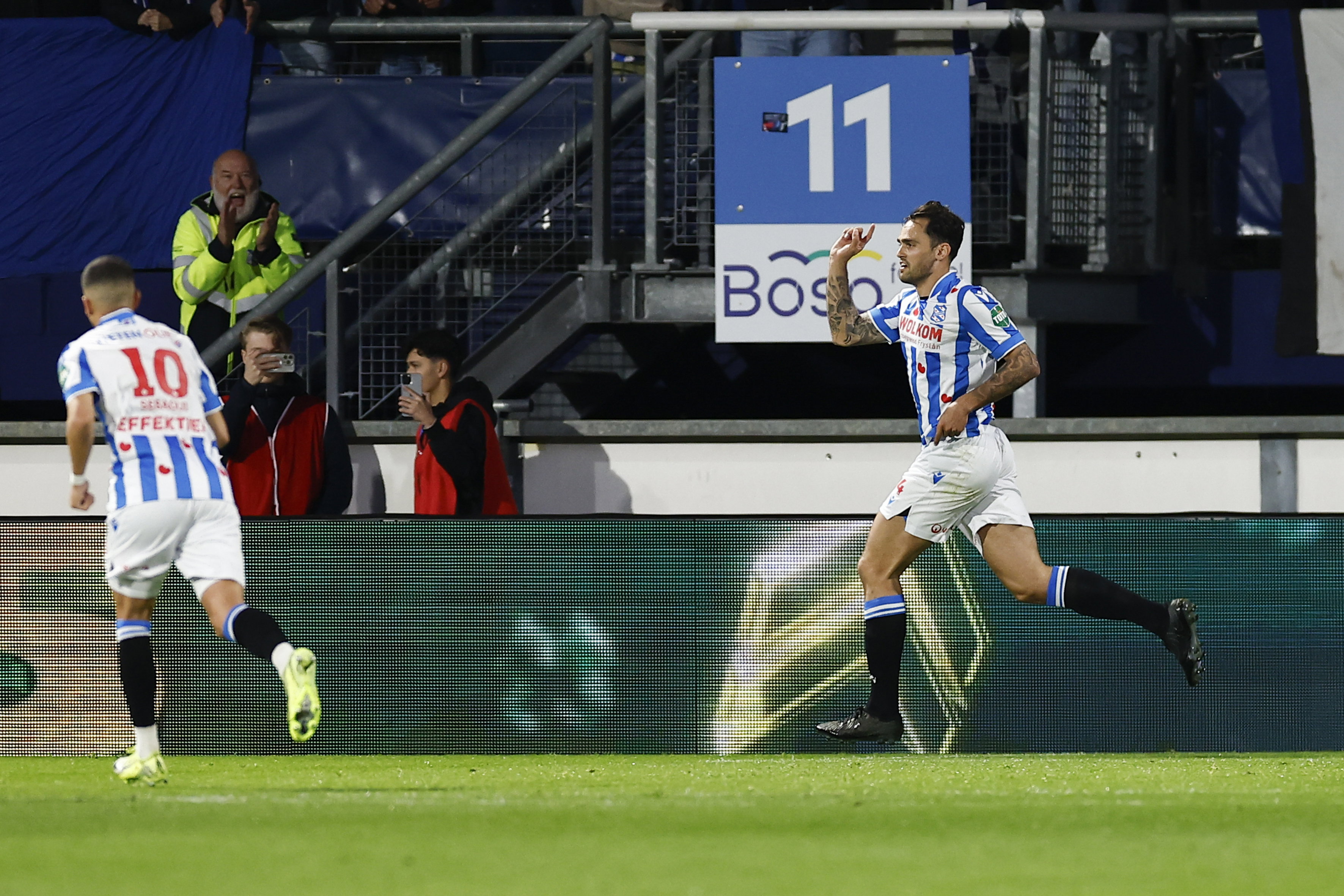 Sam Kersten scoort namens SC Heerenveen
