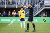 Sander van der Eijk stuurt de spelers naar binnen
