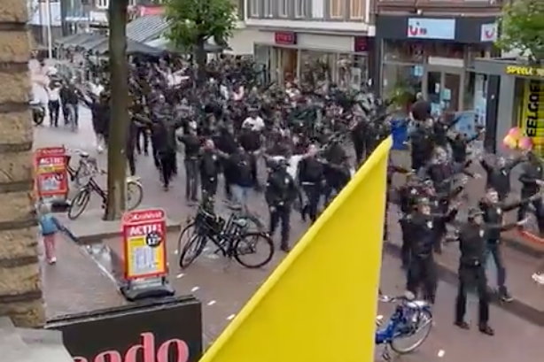 Hammarby-supporters in Hengelo